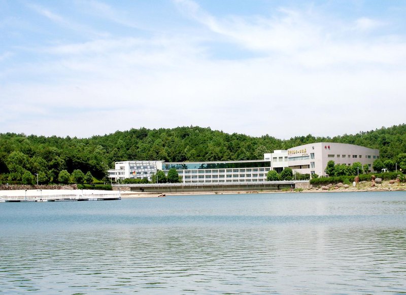 Dolton Resort TongshenghuOver view