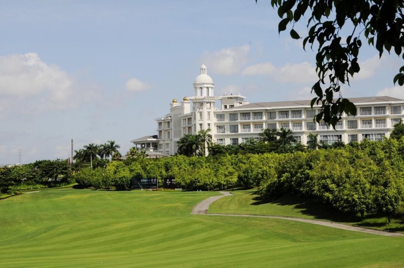 Huizhou Lakefront Golf club and Resort Over view