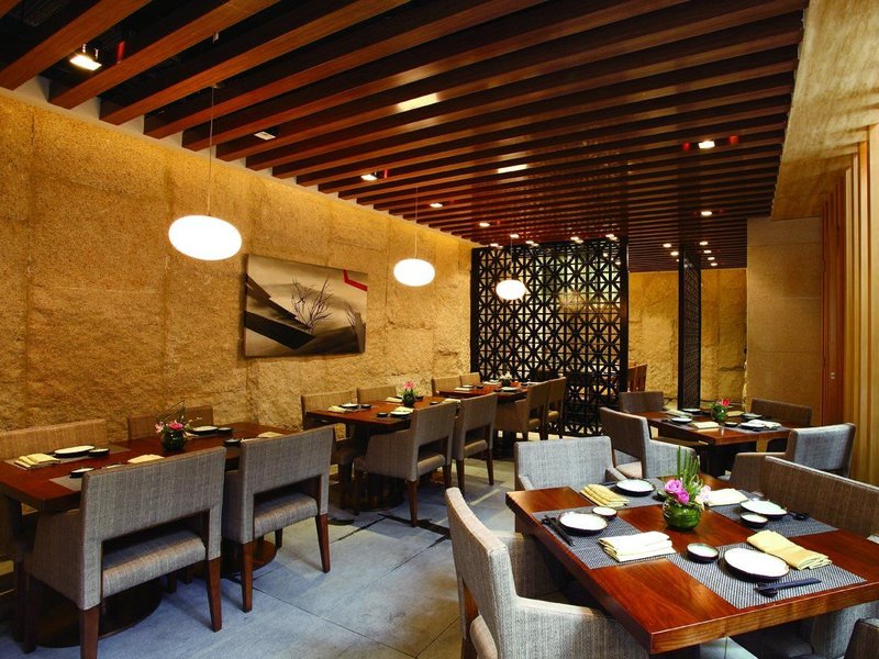 Crowne Plaza Zhongshan Wing On CityRestaurant