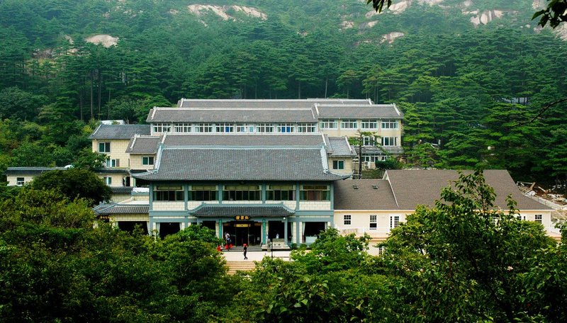 Huangshan Paiyun Hotel Over view