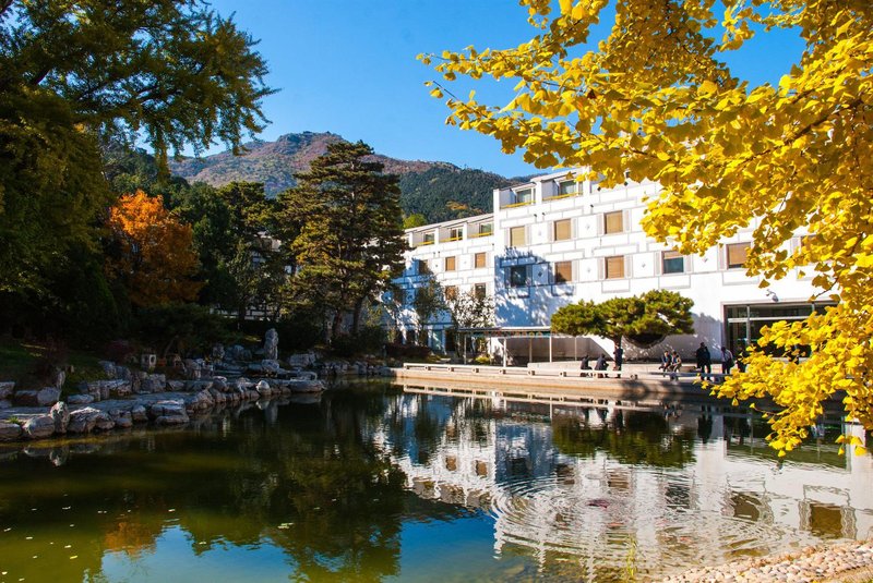 Fragrant Hill Hotel Over view