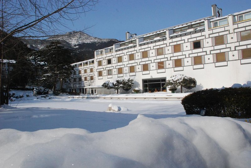 Fragrant Hill Hotel Over view