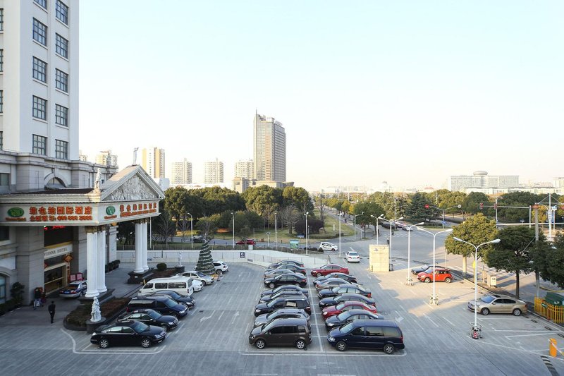 Vienna International Hotel (Shanghai Songjiang) Over view