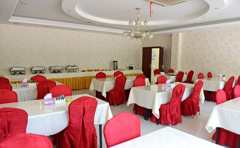 Xinchang Huayue Business Hotel Restaurant