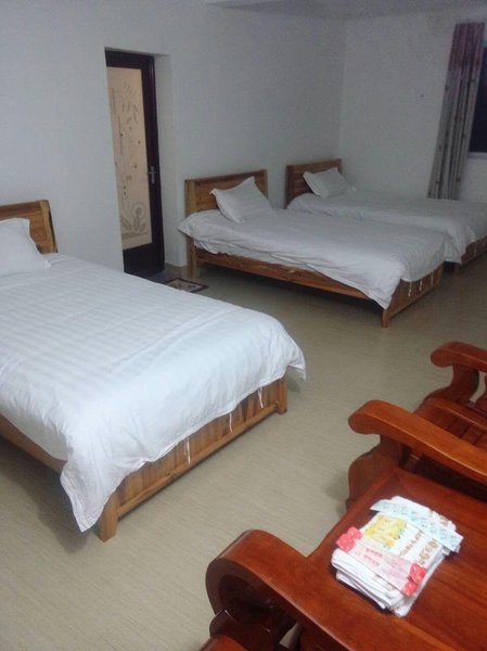 Longmen Hostel Guest Room
