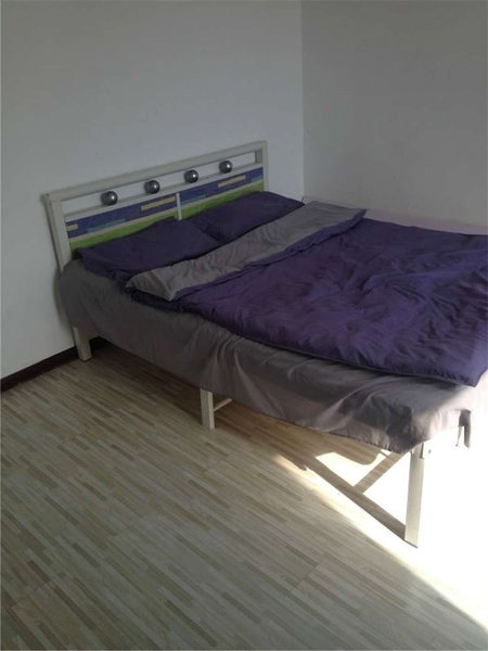 Snails Hotel Guest Room