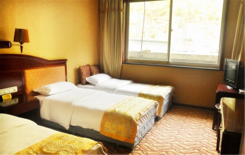 Ramada Yichang Hotel Guest Room