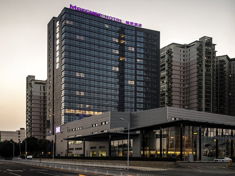 Mercure Wuhan Changqing Park over view