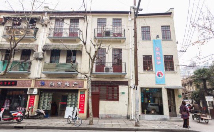 Bar Street Art HouseOver view