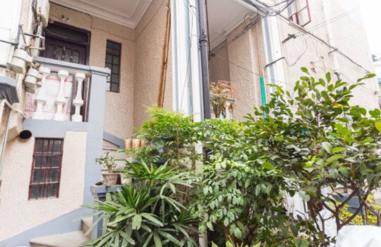 Bar Street Art HouseOver view