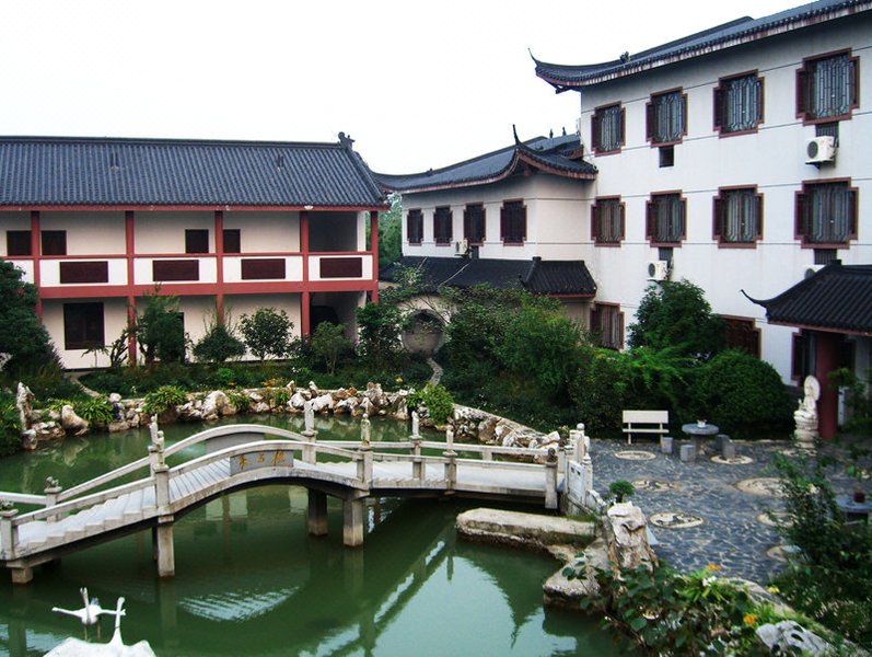 Tianzi Lake Hotel Over view