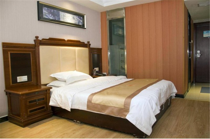 Phoenix Holiday Hotel Guest Room