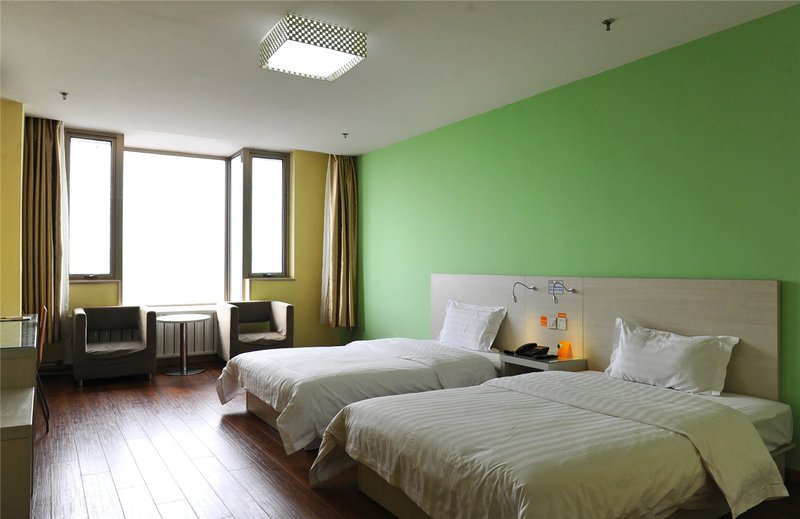 7 days inn  Guest Room