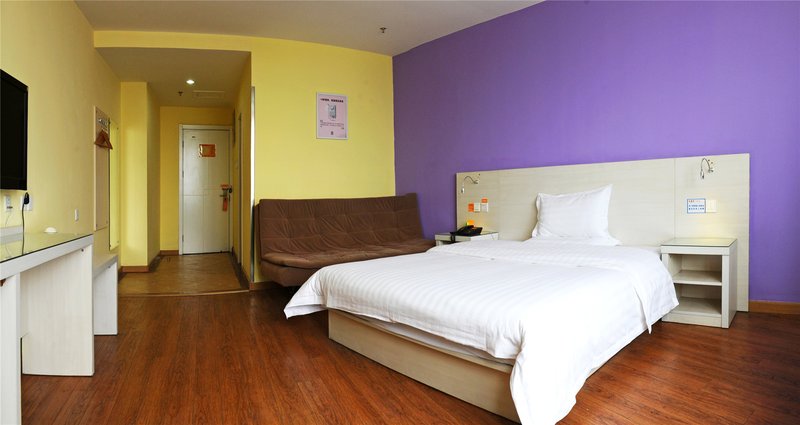 7 days inn  Guest Room