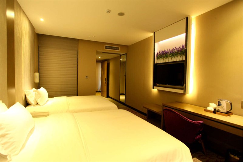 Beautiful maple hotel longdong metro south China botanical garden shop Guest Room