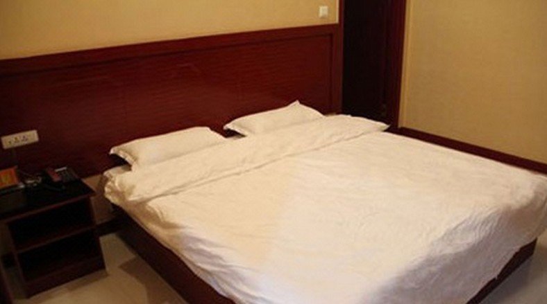 Yulong Inn Guest Room