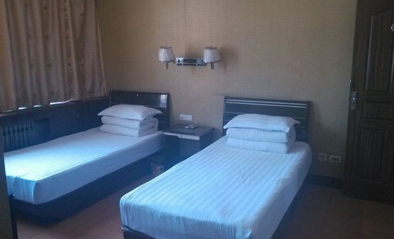 Yulong Inn Guest Room