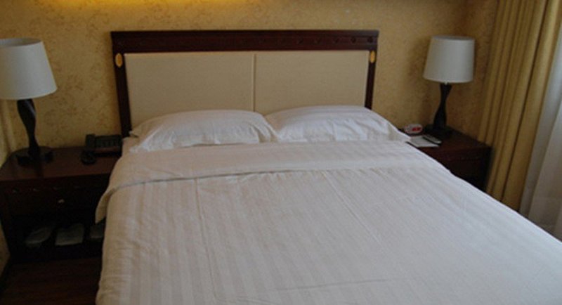 Yulong Inn Guest Room