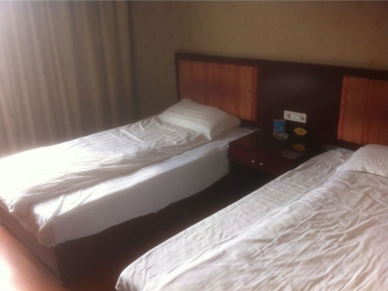 Taoyuan Business Hotel Guest Room