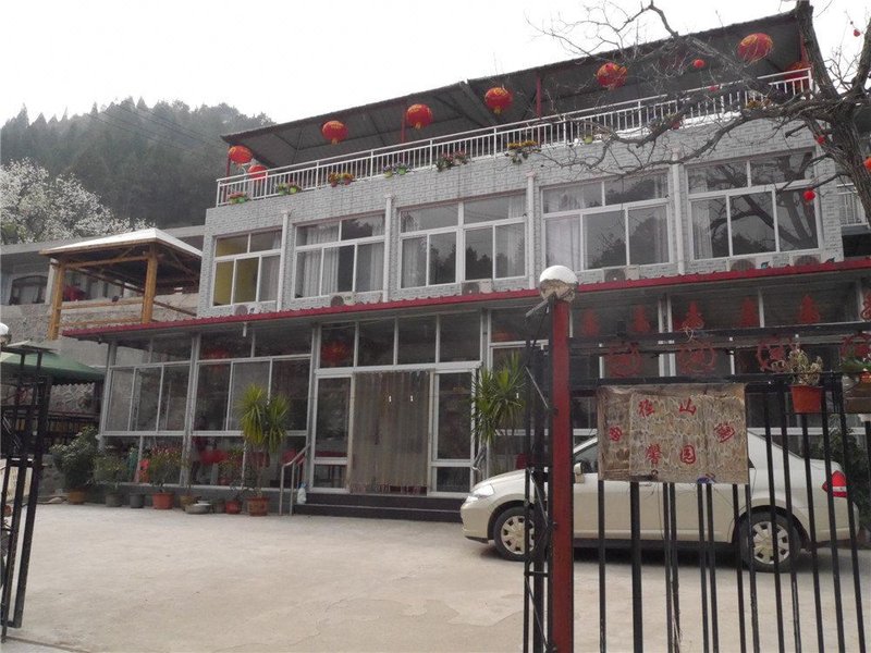 Qujing Shanlan Xinyuan Farm HouseOver view