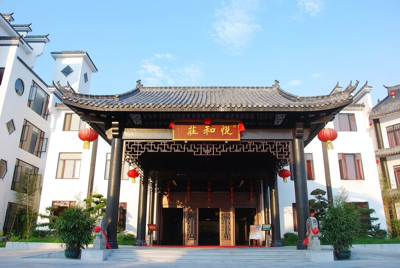 Yuehezhuang Hotel over view