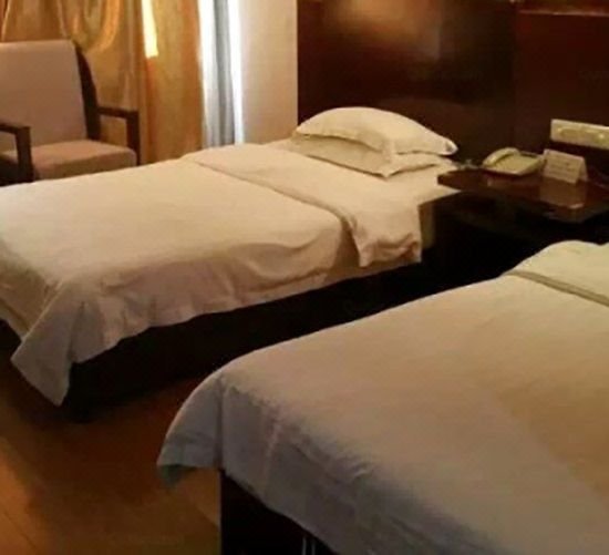 Dilong Hotel Guest Room