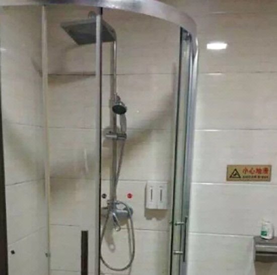 Dilong Hotel Guest Room