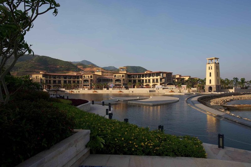 Haiyang Zhixing Hotel (Huidong Hezheng East Bay) Over view