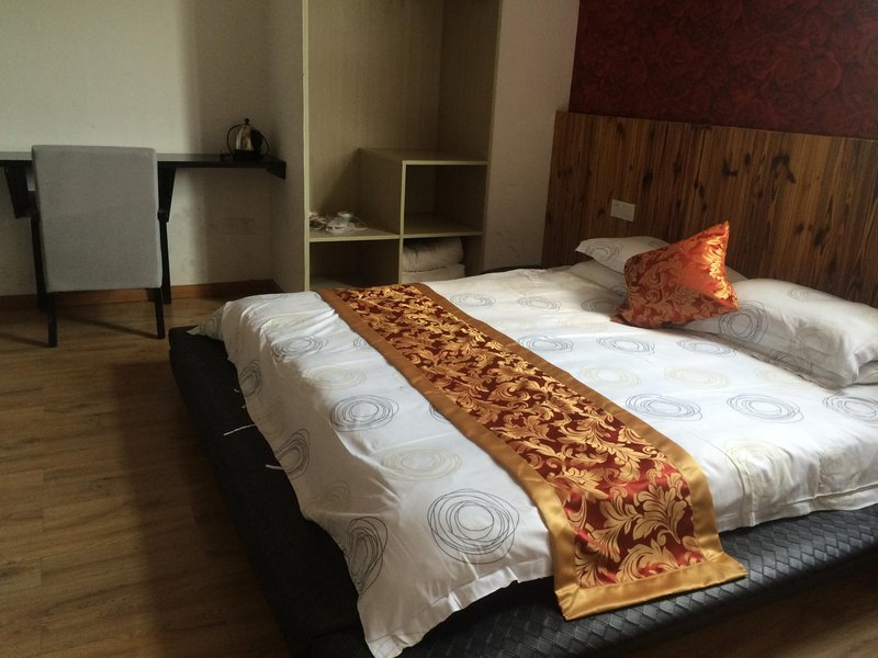Hout Business Hotel Guest Room