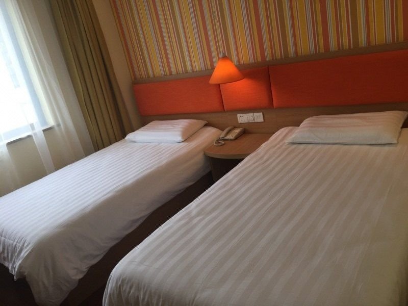 Home Inn HotelGuest Room