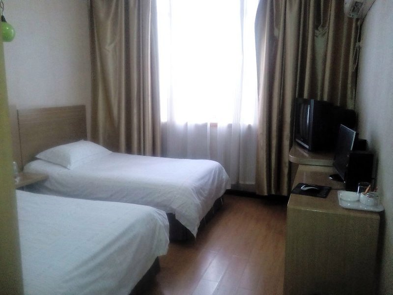 Handu Express Hotel Guest Room