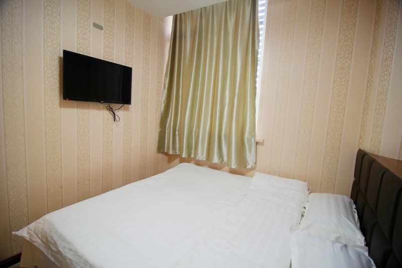 Red tomato Fashion Hotel Guest Room