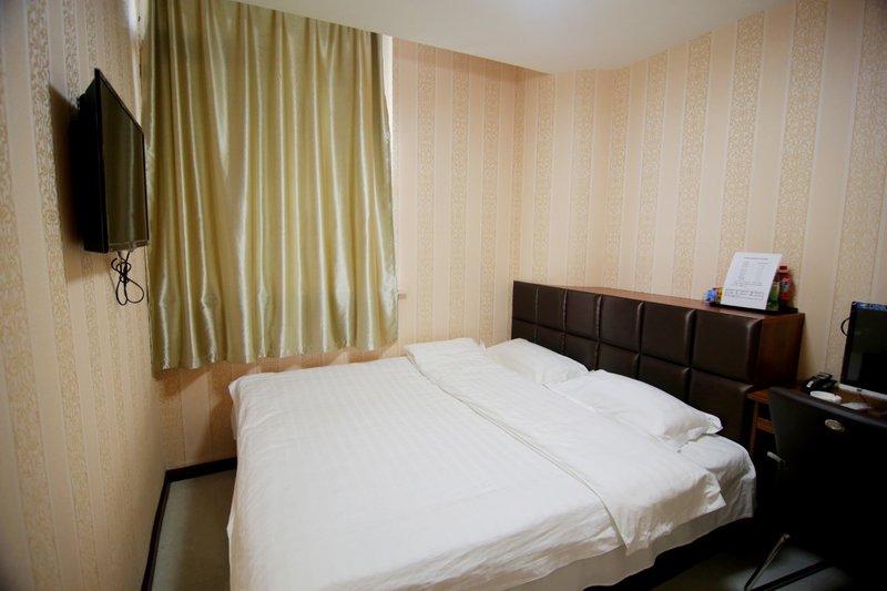 Red tomato Fashion Hotel Guest Room