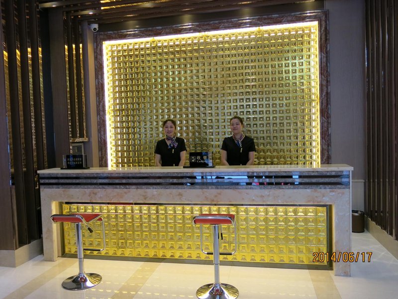 Peninsula Holiday Hotel Lobby