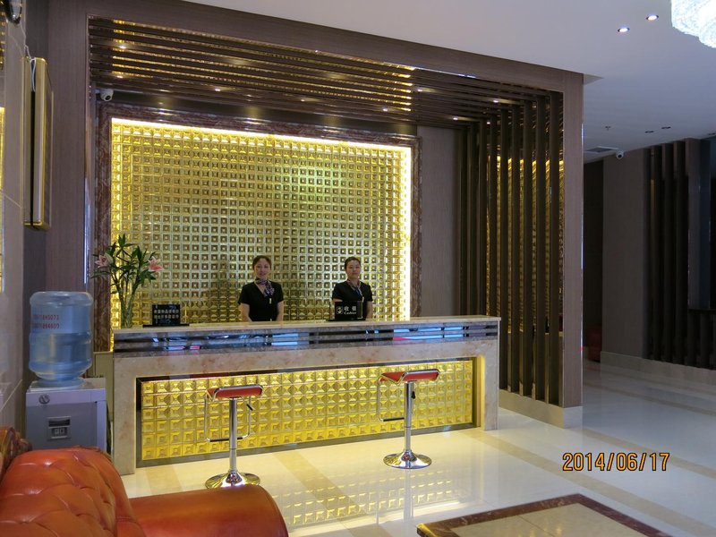 Peninsula Holiday Hotel Lobby