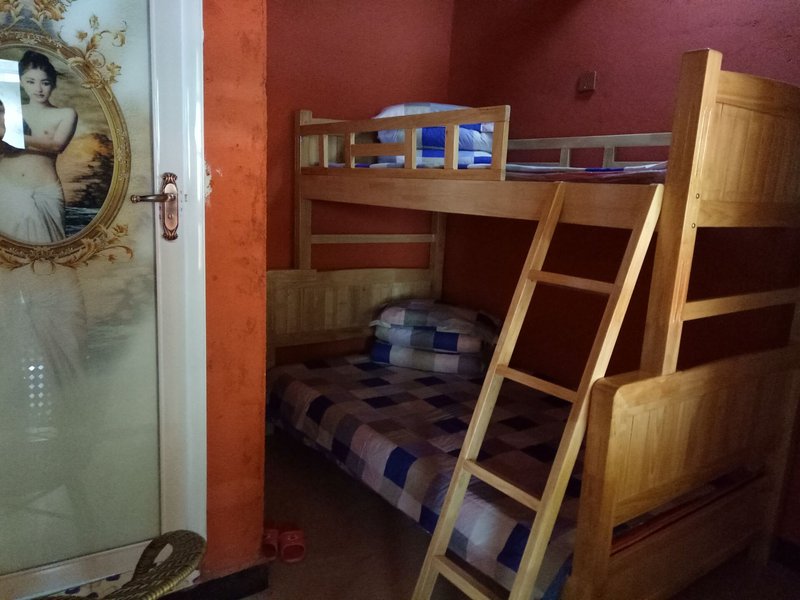 Night Youth HostelGuest Room