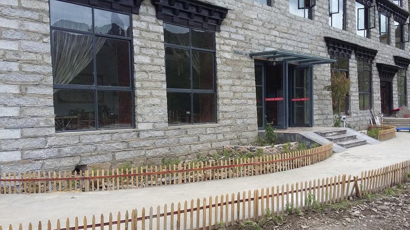 Zhaxi Zhuomu HotelOver view