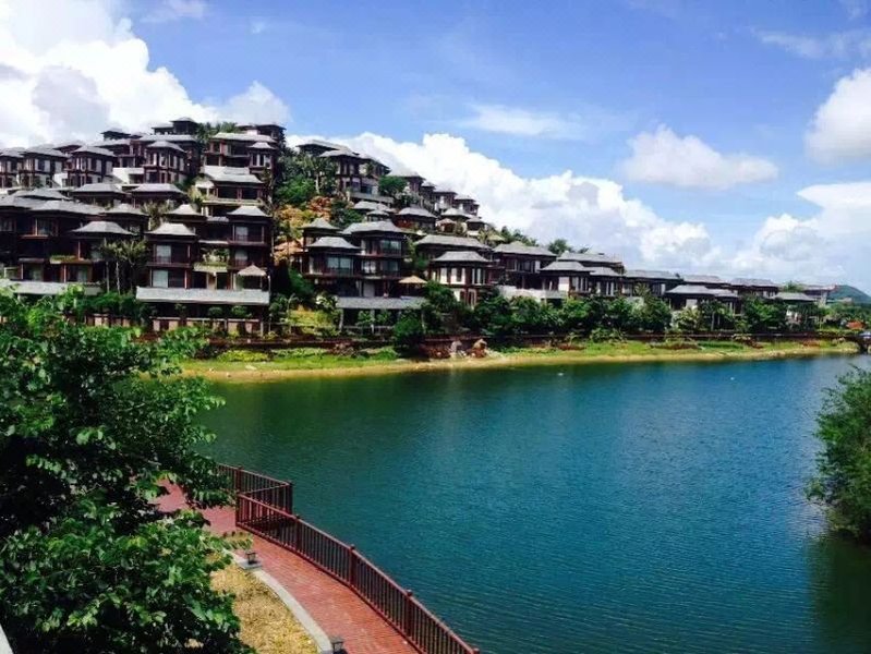 Naxiang Mountain Rainforest Resort Hotel Over view