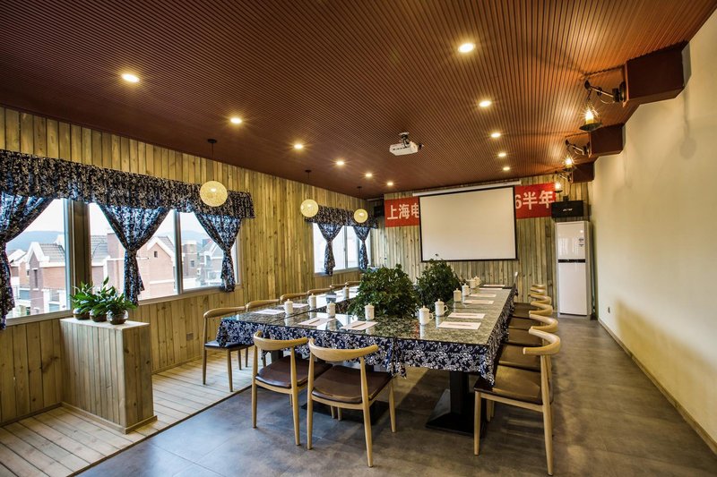 Mengjiangnan Couple Theme Inn Restaurant