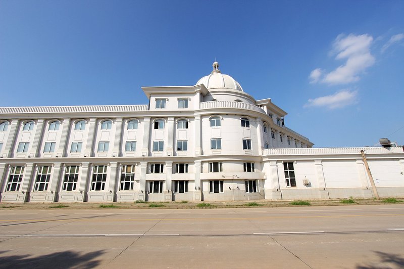 East Lake White House LITZ Mansion Over view