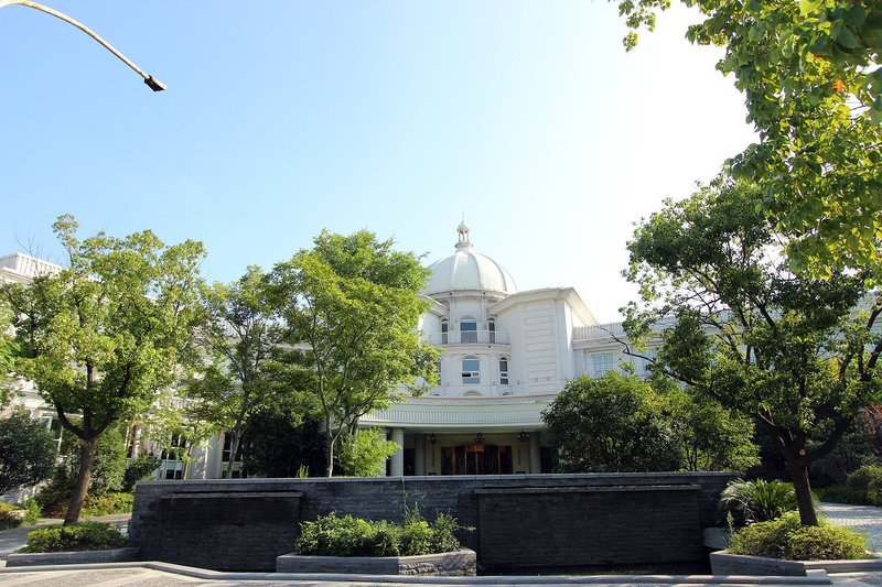 East Lake White House LITZ Mansion Over view