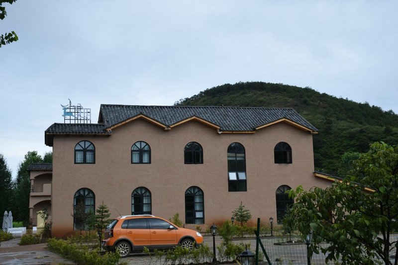 Lugu Lake Xiyue Wetland Landscape Hotel Over view