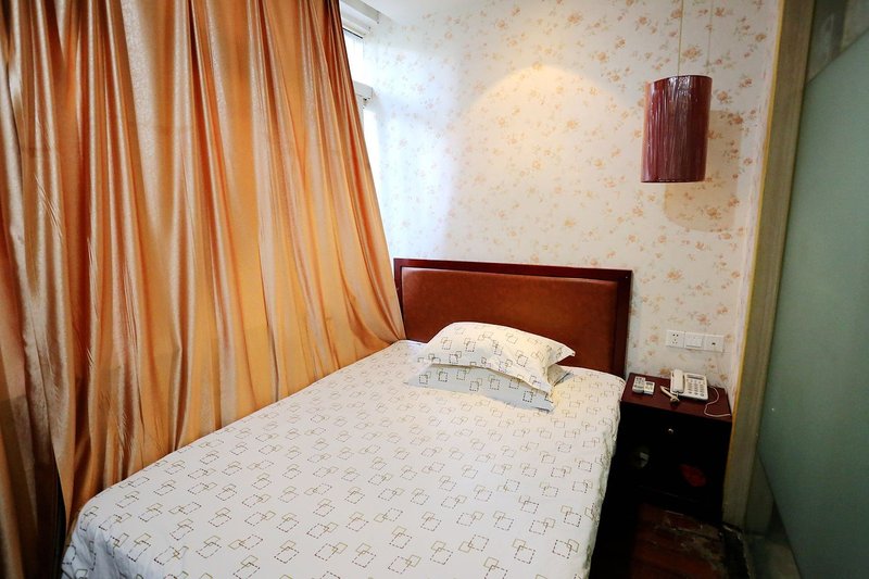 Hening Hotle Guest Room