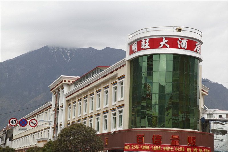 Tibet Linzhi Ming Wang Hotel over view