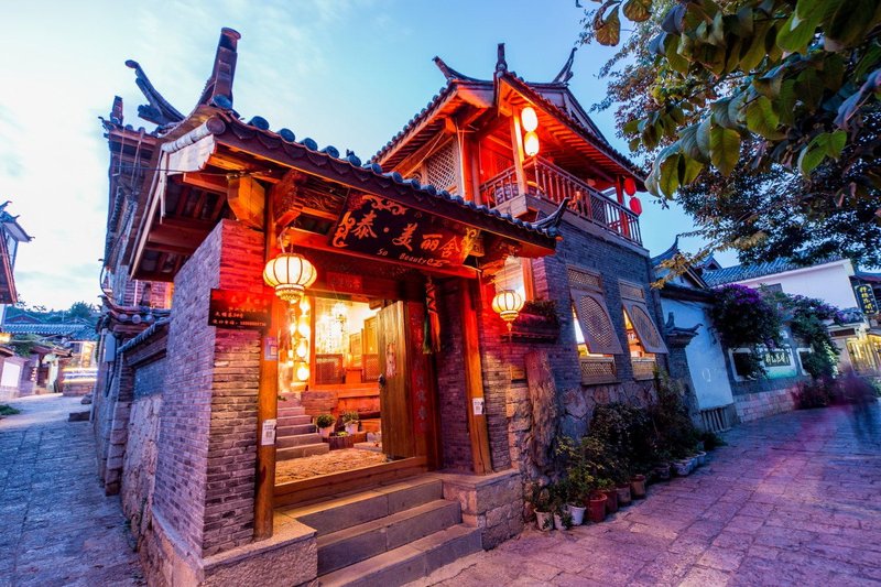 Lijiang TaiMeiLiShe InnOver view