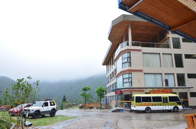 longmen hotel Over view