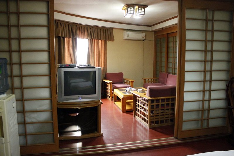 YIHUABINGGUAN Guest Room