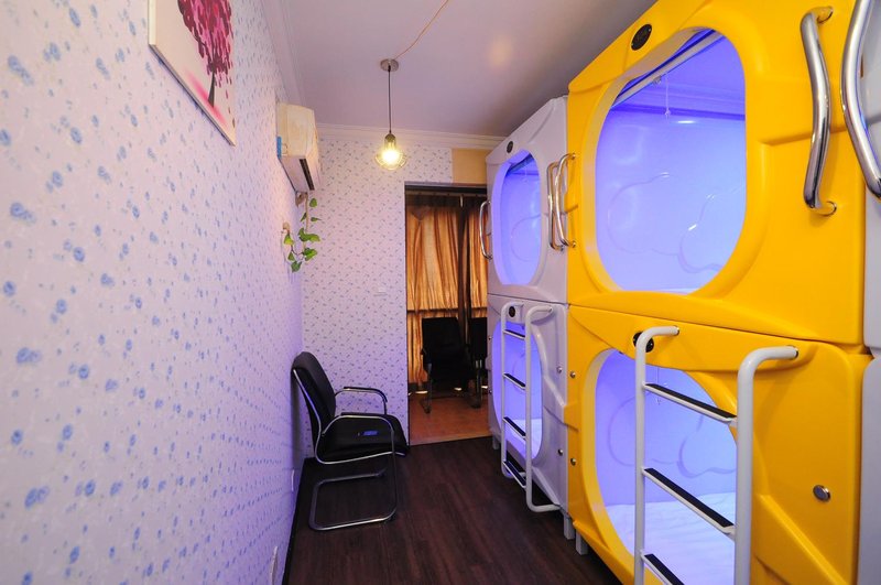 NO.1 space capsule hotelGuest Room