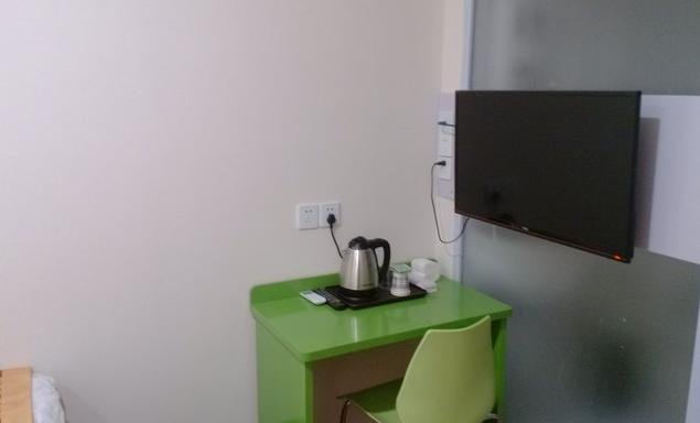 99 Huibao Express HotelGuest Room