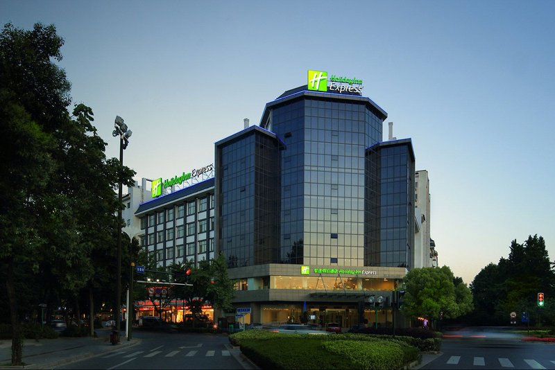 Holiday Inn Express Yangzhou City Center Over view